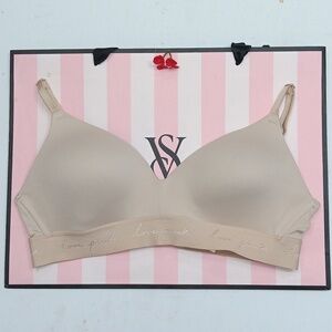 VICTORIA Secret Pink Wear Everywhere Lightly Lined Size 36B